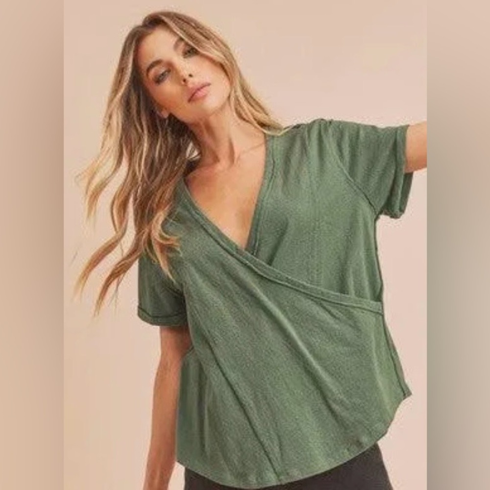 AEMI + CO Nova Green V-Neck Wrap Top, Sz M (P2P 22.5”)
